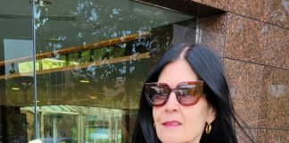 What Are Polarized Lenses and How Do They Reduce Glare? Polarized lenses contain a special filter that blocks horizontally polarized light.