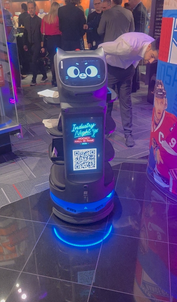 Robot serves appetizers at Hockey Hall of Fame