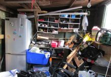 Your Fall Cleanup in Toronto: Clearing the Clutter Before Winter Sets In A fall house cleanup ensures your house is ready for the holidays, photo kasman-clutter-360058_640 on pixabay